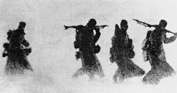 Немецкие пехотинцы попавшие в снежный буран 11 января 1943 года Сдавшийся в - фото 39