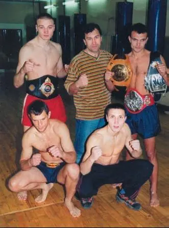 Рис 1Чемпионы мира СК Чинук со своим тренером 1999 г слева направо А - фото 144