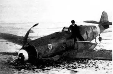 Совершивший вынужденную посадку Bf 109К4 принадлежал эскадре JG 52 Рихтгофен - фото 61