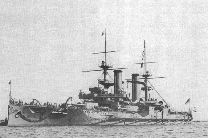Броненосцы Трайомф в 1904 г вверху и Свифтшур в 19081909 гг - фото 108