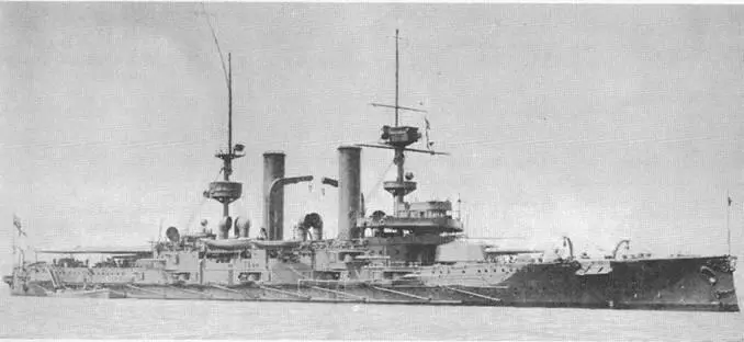 Трайомф в 1908 г во время маневров вверху и Свифтшур в 19061908 гг в - фото 117