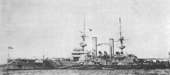 Броненосцы Свифтшур в 1910е гг вверху и 9 ноября 1914 г в центре и - фото 119