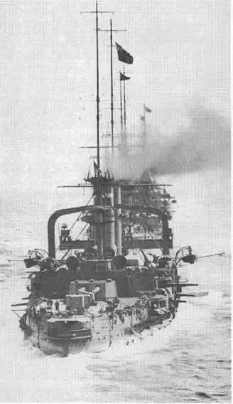 Броненосцы Свифтшур в 1910е гг вверху и 9 ноября 1914 г в центре и - фото 120