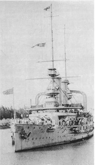 Броненосцы Свифтшур в 1910е гг вверху и 9 ноября 1914 г в центре и - фото 121