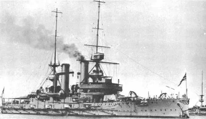 Броненосцы Свифтшур в 1913 г вверху и в центре и Трайомф в Дарданелах - фото 123