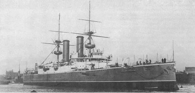 Вверху Трайомф уходит на испытания Завод Виккерса 1904 г Проектирование - фото 48