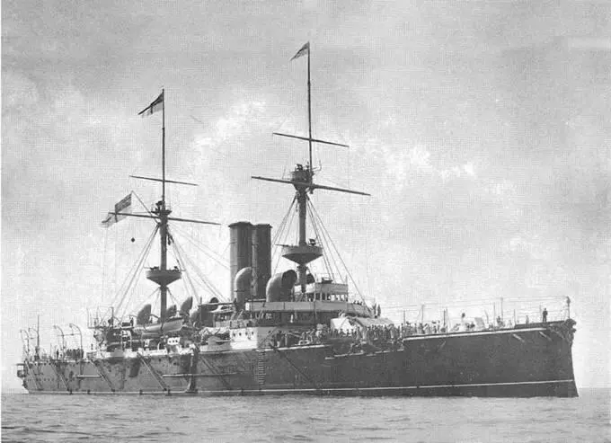 Вверху Барфлер в первые годы службы и Барфлер на Мальте Май 1896 г - фото 79