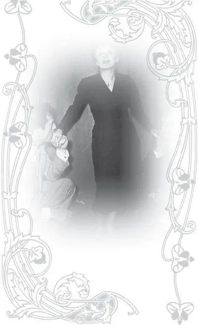 С Монтаном слева и Азнавуром Она была ненасытна в искусстве она была - фото 43