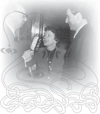 С Жаком Пилсом справа 70 Жан Маре В 1954 году Эдит Пиаф на некоторое - фото 70