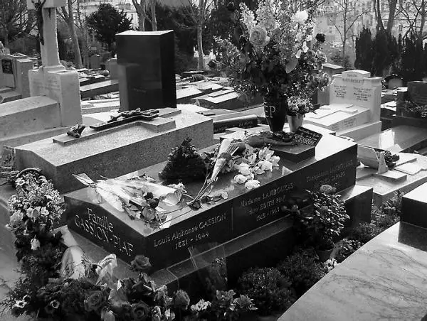 Могила Эдит Пиаф на кладбище ПерЛашез Париж Было ли ей больно подумал - фото 91