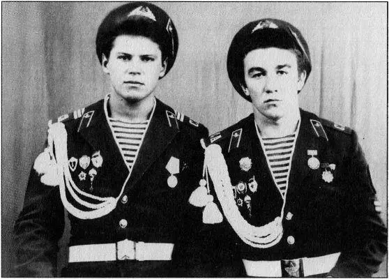 Нижегородов АМ и Мухамедгарипов АВ Командующий ВДВ генералполковник - фото 17