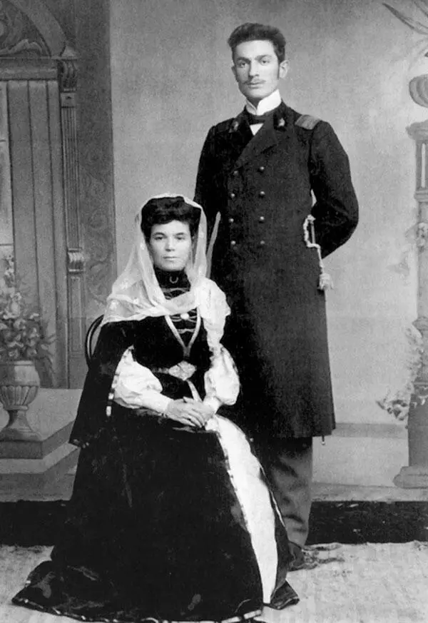 АбдулМуслим и Байдигюль Магомаевы 1907 год В Горийской семинарии дед - фото 2