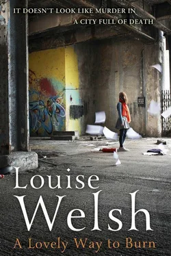 Louise Welsh A Lovely Way to Burn обложка книги