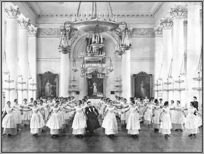 Воспитанницы Смольного института благородных девиц на уроке танцев - фото 48