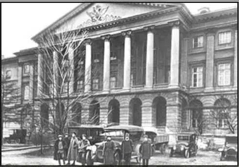 Смольный институт Фотография 1917 год Выступил другой товарищ Был он ужасно - фото 53