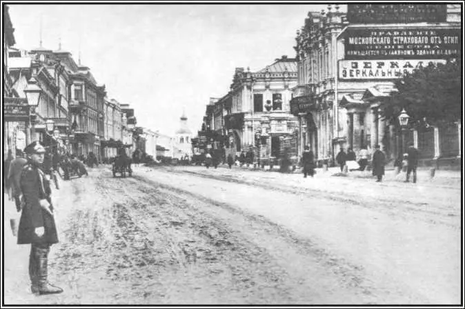 Улица Большая Лубянка в Москве Фотография Начало ХХ века Закрыв за ним - фото 57