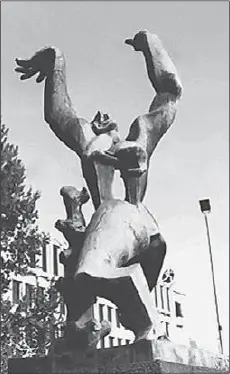 Осип Цадкин Памятник разрушенному городу Роттердам 1953 В садах - фото 97