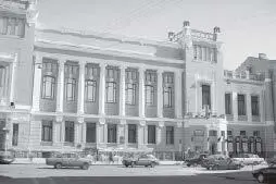 Театр Ленком был создан в 1927 году по инициативе ЦК ВЛКСМ как молодёжный и - фото 4