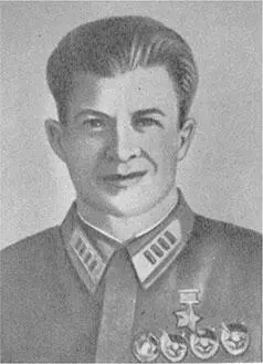 А И Родимцев В первые дни войны полковник И И Затевахин со своей бригадой - фото 8