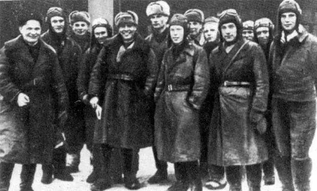 Летчики 69го истребительного авиационного полка Г Д Шишенин Ф С - фото 21