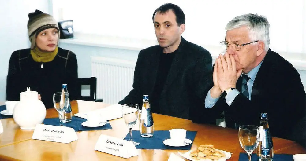 Оргкомитет Новой волны2002 в Юрмальской Думе Лайма Вайкуле Марк Дубовский - фото 97