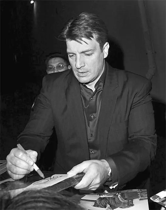Натан Филлион раздает автографы Кто вы мистер Касл Пора раскрыть карты и - фото 53