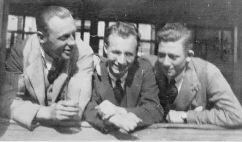 The Vertical Poets Oxford 1942 Left to right Herbert Percy V L Lindon - фото 30