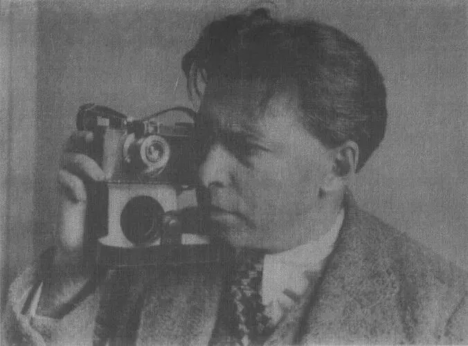 Итак после увещеваний своих парижских друзей заинтригованный рассказами о - фото 16