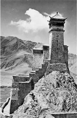Замок Юмбулаганг 1 в 19381939 гг Bundesarchiv Bild 135KB06088Foto - фото 3