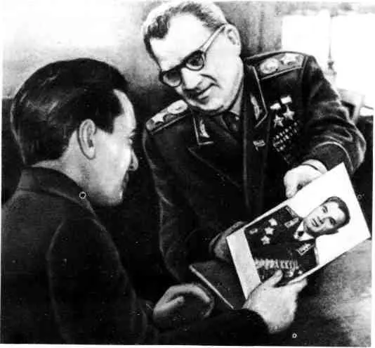 На прощание Маршал и Сергей сфотографировались А еще на одной фотографии - фото 5