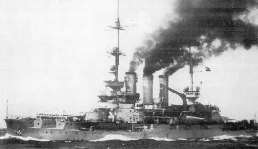 Броненосцы Эльзасс вверху и внизу и Гессен в центре 1920е гг - фото 167