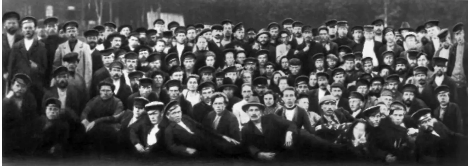 Члены совета уполномоченных ИвановоВознесенска В мае июле 1905 г упорством - фото 13