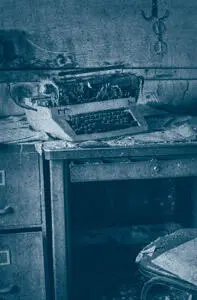 Заброшенный кабинетписьменный столОчкиКрючок carl - фото 44