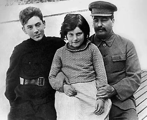 Глава 1 О себе Знакомство родителей Город Урюпинск бывшая станица донского - фото 1