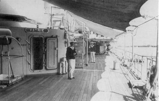 Тяжелый крейсер Алжир на шкафуте правого борта вверху и в райоте - фото 75