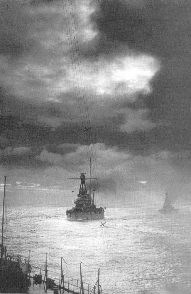 Практически во всех иллюстрированных историях второй мировой войны на море - фото 1