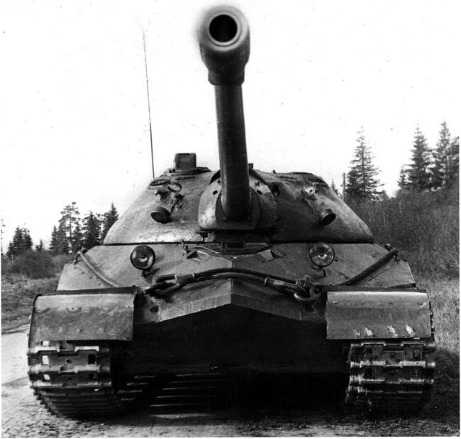 Первый образец танка ИС7 выпуска 1947 года вид спереди Хорошо видна форма - фото 3