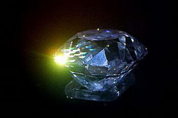 В качестве пресспапье Осман Алихан использовал этот алмаз размером с куриное - фото 22