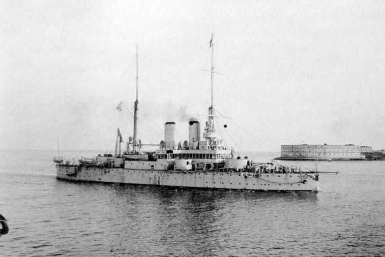 Линейный корабль Ростислав входит в Северную бухту Севастополя 1910е годы - фото 17