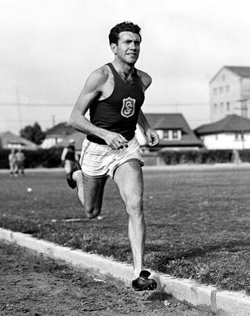 Луи бежит за Университет Южной Калифорнии 1938 год когда он установил рекорд - фото 1