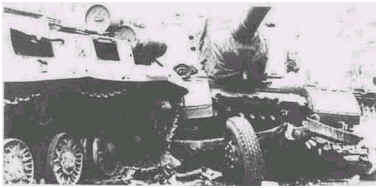 Советская бронетехника подбитая восставшими Будапешт 1956 г Советский танк - фото 10