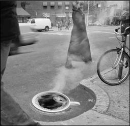 Рис 832Изображение дымящейся чашки кофе на люках городской канализации - фото 207
