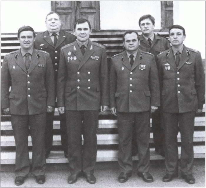 Офицеры управления 14й армии Слева направо 1й ряд ВН Чернобривый - фото 22