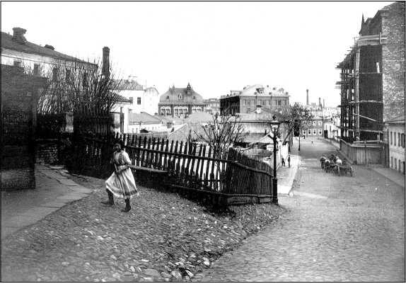 2й Ильинский переулок от церкви Ильи Обыденного в сторону Остоженки 1913 г - фото 2
