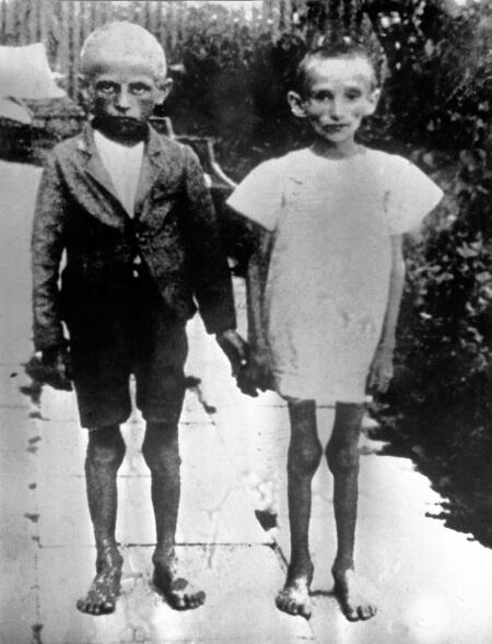 Дети жертвы гитлеровского концлагеря в Освенциме 1945 г АвторТАСС Дети - фото 182