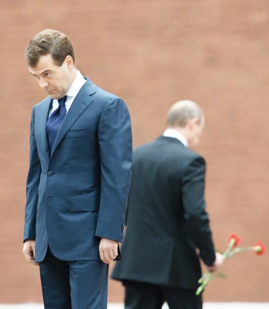 ДА Медведев и ВВ Путин В 20002003 годах первый заместитель руководителя - фото 126