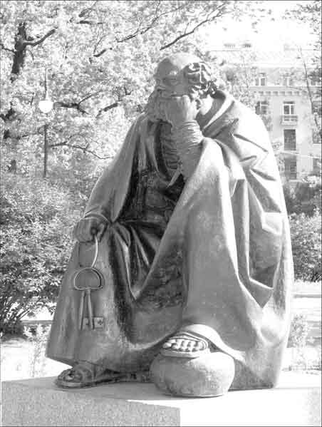 Скульптура Апостола Петра в Александровском парке Согласно Знаменному - фото 8