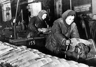 Изготовление мин Оборонный завод 1942 г Из архивных документов и - фото 25
