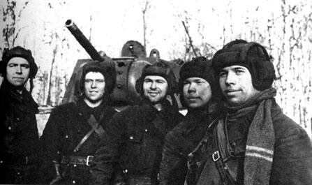Экипаж тяжелого танка КВ1 под командованием лейтенанта Н Киндера крайний - фото 8