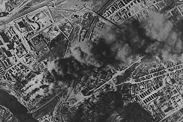 Бомбардировка Филей Снимок сделан с немецкого бомбардировщика в августе 1941 - фото 19